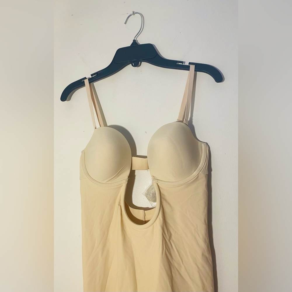 SKIMS Small Deep Plunge Shapewear Mid Thigh Bodysuit in Sand - Picture 4 of 4